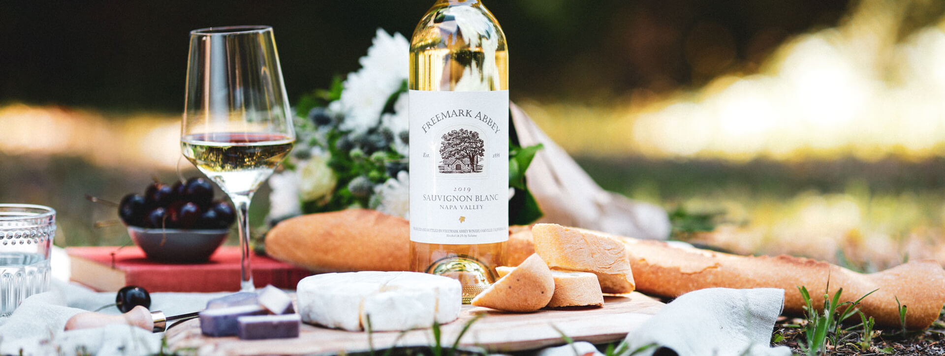 Freemark Abbey Sauvignon Blanc with cheese and bread