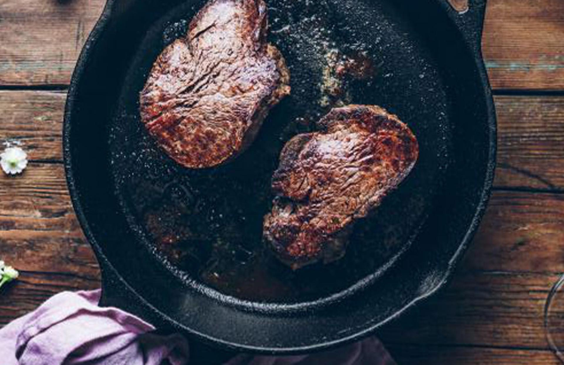 Filet mignon with shallot time sauce